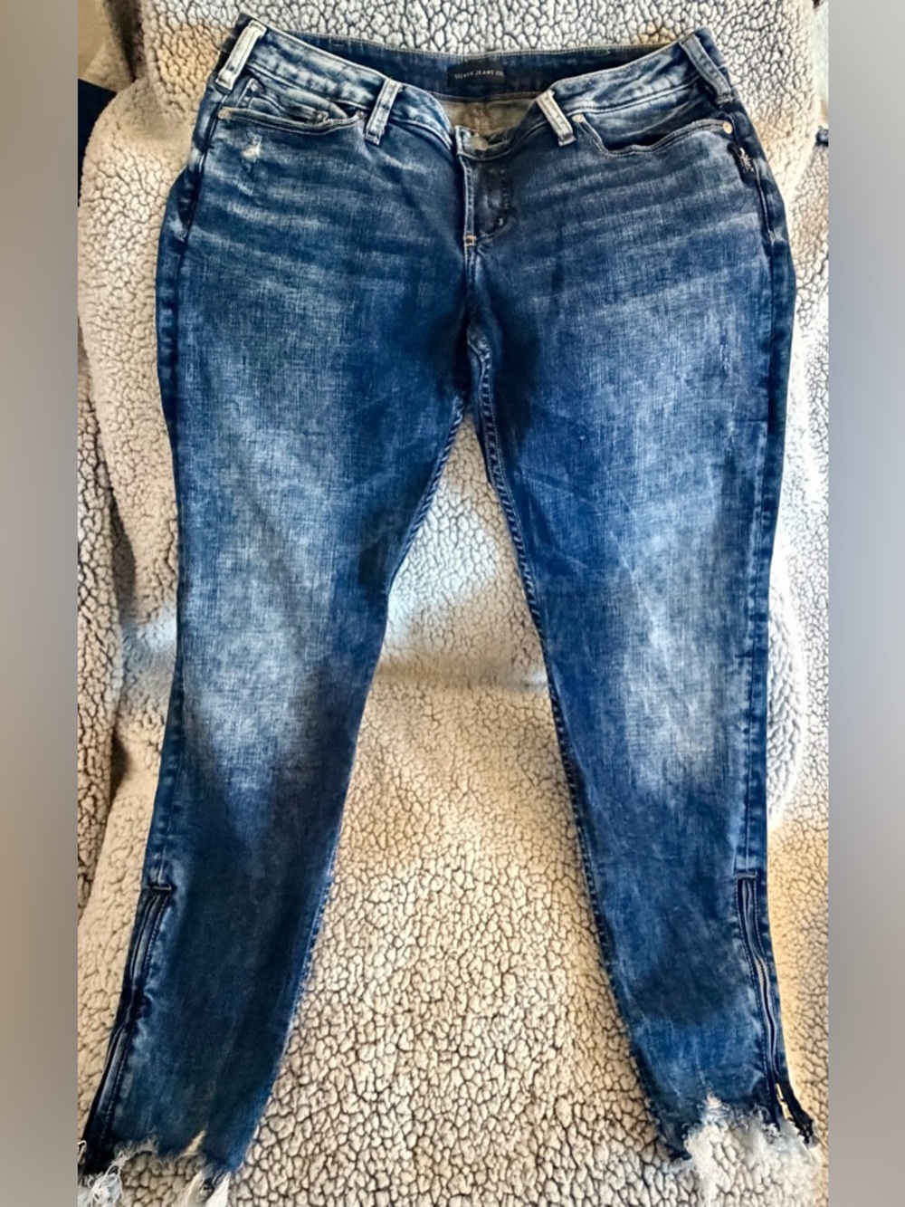 Silver - “Tuesday Ankle Skinny” Dark Blue Washed Stretch Jeans